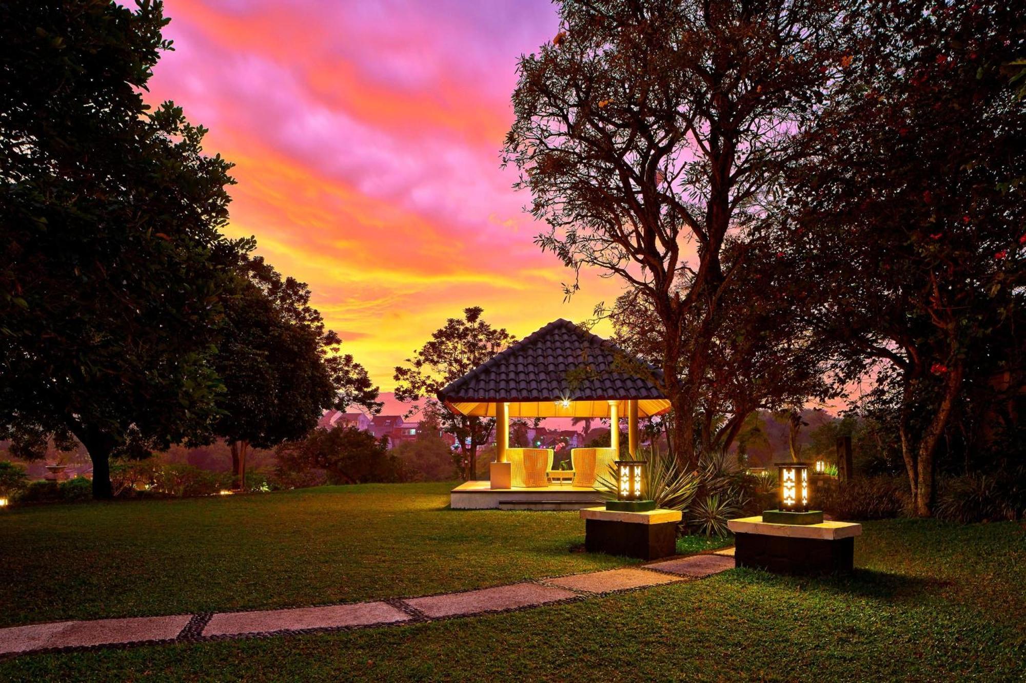 Sheraton Bandung Hotel&Towers Exterior foto